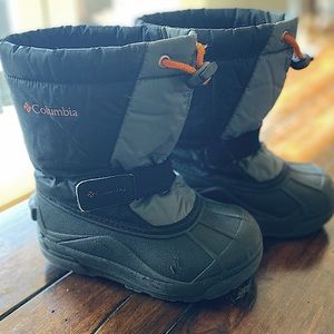 Columbia little boys size 11 snow boots